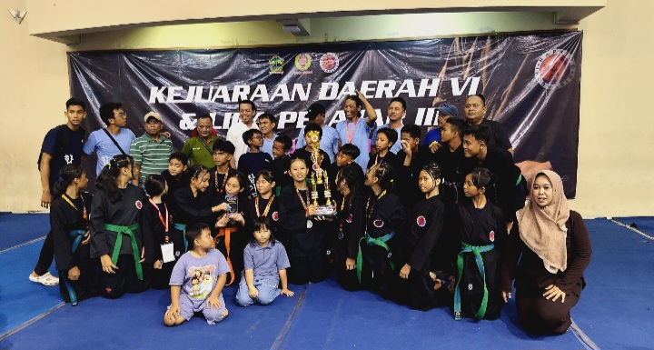 Tim seni beladiri Hapkido Kabupaten Rembang usai menerima medali Kejurda Liga Pelajar tingkat Jawa Tengah, di Universitas Semarang (USM), Minggu (15/6/2026).
