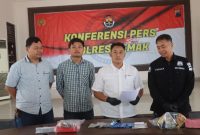 Kasat Resnarkoba Polres Demak, Iptu Yusup (tengah), saat konferensi pers di Pendopo Parama Satwika Polres Demak, Senin (15/6/2026).