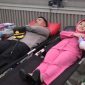 Kapolres Demak, AKBP Arrizal Samelino Gandasaputra bersama istri ikut donor darah yang digelar di Aula Wicaksana Laghawa Polres Demak, Senin (14/6/2026).