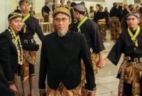 Sekda Jateng, Sumarno mengikuti prosesi Kirab Pusaka Malam 1 Suro di sekitar Pura Mangkunegaran, Kota Surakarta, Selasa (16/6/2026) malam.