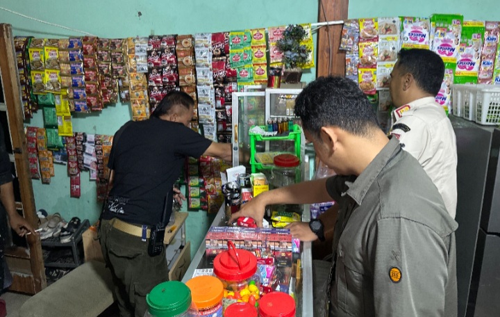 Petugas Gabungan melakukan Operasi Pemberantasan Barang Kena Cukai (BKC) Ilegal di wilayah Kecamatan Sapuran, Wonosobo, Kamis (18/6/2026).