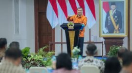 Gubernur Jawa Tengah, Ahmad Luthfi memberikan sambutan
dalam Rakorda dan Rapat Pleno TPAKD se-Jawa Tengah 2026, di Grhadika Bhakti Praja, Semarang, Kamis (18/6/2026).