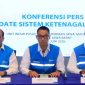 Direktur Utama PLN, Darmawan Prasodjo (tengah) didampingi Wakil Direktur Utama PLN, Yusuf Didi Setiarto (kanan) dan jajaran direksi PLN saat konferensi pers di Kantor PLN Unit Induk Pusat Pengatur Beban Jawa, Madura, dan Bali (UIP2B Jamali), Minggu (21/6).