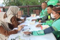 Pengemudi ojek online mengikuti cek kesehatan gratis (CKG), dan skrining tuberkulosis (TB) paru gratis dalam rangka menyambut Hari Bhayangkara ke-80, di Pendopo Parama Satwika Polres Demak, Selasa (23/6/2026).