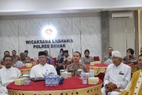 Para pemimpin Agama di Kabupaten Demak mengikuti doa bersama lintas agama di Aula Wicaksana Laghawa, Demak, Kamis (25/6/2026).
