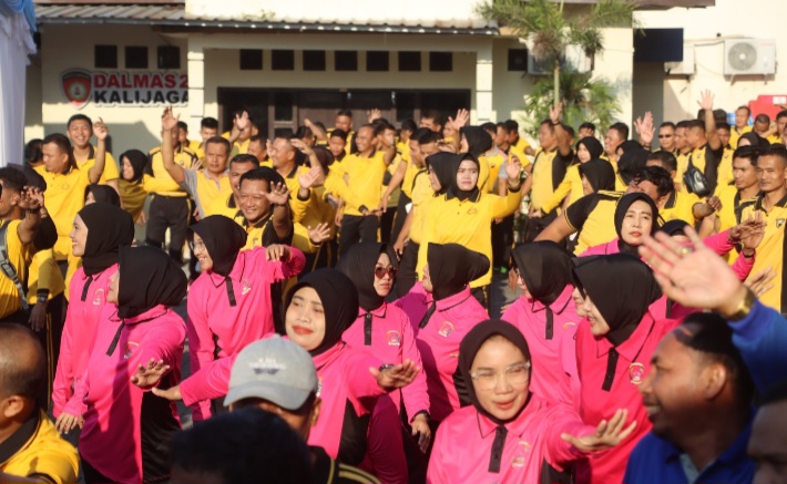 Ratusan warga memadati Mapolres Demak untuk mengikuti rangkaian peringatan Hari Bhayangkara ke-80, Minggu (28/6/2026).