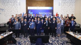 Utusan Otoritas Jasa Keuangan (OJK), United Nations Office on Drugs and Crime (UNODC) dan Satuan Tugas Pemberantasan Aktivitas Keuangan Ilegal (Satgas PASTI) foto bersama di acara Regional Expert Group Meeting on Online Scams bertajuk “Strengthening Financial Intelligence, AML/CFT Regulation, and Law Enforcement Cooperation in Southeast Asia”, di Jakarta (29-30/6/2026). 
