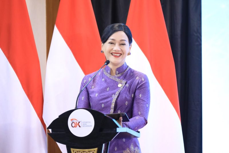 Ketua Dewan Komisioner OJK,  Friderica Widyasari Dewi memberikan sambutan diacara peluncuran 0ptimalisasi SLIK, di Kantor OJK Jakarta, Senin, (6/7/2026).