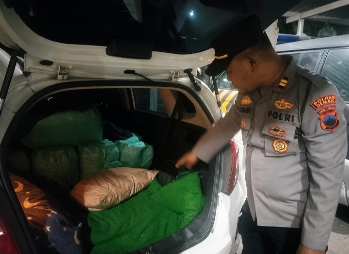 Polsek Karangawen, Polres Demak, menyita 130 botol minuman keras (miras) jenis arak yang diduga akan digunakan sebagai bahan baku minuman oplosan jenis Es Moni.