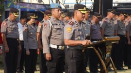 Kapolres Demak, AKBP Arrizal Samelino Gandasaputra, memimpin apel pagi di Lapangan Wicaksana Laghawa Polres Demak, Senin (13/7/2026).