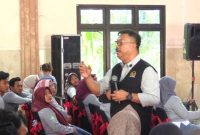 Anggota Komisi IX DPR RI, Edy Wuryanto di acara sosialisasi Program JKN di Rembang, Senin (13/7).