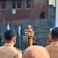 Sekretaris Daerah Kabupaten Rembang, Fahrudin, saat membacakan sambutan Menteri Koperasi Republik Indonesia pada upacara peringatan Hari Koperasi ke-79 Tahun 2026 di halaman Kantor Bupati Rembang, Senin (13/7).