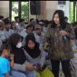 Kepala Bidang Pelayanan Kesehatan dan Sumber Daya Kesehatan (Yankes dan SDK) Dinas Kesehatan Kabupaten Rembang, Soesi Haryanti, sedang mensosialisasikan program Cek Kesehatan Gratis (CKG) kepada masyarakat.