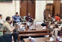 Kegiatan Sinergitas Penanganan Tunggakan Pajak Kendaraan Bermotor Berbasis Kewilayahan oleh Bapenda Provinsi Jawa Tengah bersama Pemkab Rembang di Rumah Dinas Bupati Rembang, Selasa (14/7).