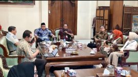 Kegiatan Sinergitas Penanganan Tunggakan Pajak Kendaraan Bermotor Berbasis Kewilayahan oleh Bapenda Provinsi Jawa Tengah bersama Pemkab Rembang di Rumah Dinas Bupati Rembang, Selasa (14/7).