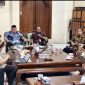 Kegiatan Sinergitas Penanganan Tunggakan Pajak Kendaraan Bermotor Berbasis Kewilayahan oleh Bapenda Provinsi Jawa Tengah bersama Pemkab Rembang di Rumah Dinas Bupati Rembang, Selasa (14/7).