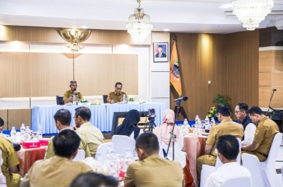Sekda Provinsi Jawa Tengah, Sumarno, dalam Rapat Koordinasi Sekolah Rakyat dan Pemenuhan Guru Bantu Sekolah Rakyat Permanen, di Aula Kantor Dinas Sosial Provinsi Jawa Tengah, Senin (20/7/2026).