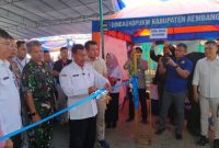 Bupati Rembang, H. Harno, didampingi Kepala Dinas Perindustrian dan Tenaga Kerja (Dinperinaker), Fery Sumardi membuka Job Fair 2026, di halaman Kantor Dinas Perindustrian dan Tenaga Kerja (Dinperinaker).
