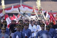 Prosesi pengembalian Panji-panji Daerah oleh perwakilan masyarakat kepada Bupati Wonosobo bersama unsur Forum Koordinasi Pimpinan Daerah (Forkopimda).