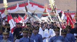 Prosesi pengembalian Panji-panji Daerah oleh perwakilan masyarakat kepada Bupati Wonosobo bersama unsur Forum Koordinasi Pimpinan Daerah (Forkopimda).