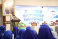 Sekretaris Daerah (Sekda) Provinsi Jawa Tengah, Sumarno memberikan sambutan di acara Seminar Hari Anak Nasional, di Gedung Dharma Wanita Jateng, Sabtu (25/7/2026).