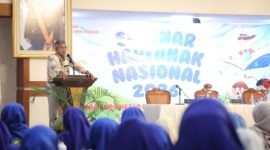 Sekretaris Daerah (Sekda) Provinsi Jawa Tengah, Sumarno memberikan sambutan di acara Seminar Hari Anak Nasional, di Gedung Dharma Wanita Jateng, Sabtu (25/7/2026).