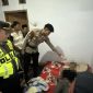 Tim Inafis Polres Wonosobo, serta tenaga medis Puskesmas Watumalang, melakukan olah TKP di  lokasi penemuan seorang warga yang meninggal dunia di wilayah Kecamatan Watumalang, Kabupaten Wonosobo, Senin (27/7/2026) sore.