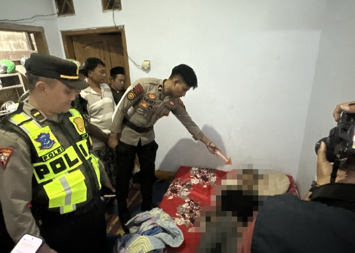 Tim Inafis Polres Wonosobo, serta tenaga medis Puskesmas Watumalang, melakukan olah TKP di  lokasi penemuan seorang warga yang meninggal dunia di wilayah Kecamatan Watumalang, Kabupaten Wonosobo, Senin (27/7/2026) sore.
