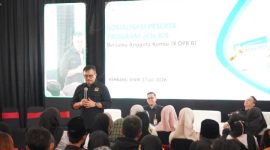 Anggota Komisi IX DPR RI, Edy Wuryanto memberikan arahan di acara sosialisasi Program Jaminan Kesehatan Nasional (JKN) di Gedung Haji Rembang, Senin (27/7).