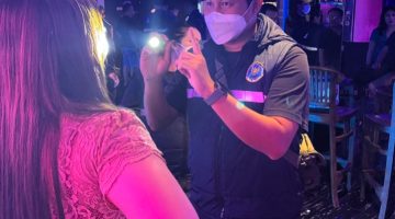Petugas BNNP Jateng melakukan penyisiran di tempat hiburan malam di Semarang.