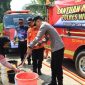 Polres Wonosobo menyalurkan bantuan air bersih kepada warga terdampak kekeringan akibat musim kemarau di Desa Sumberejo, Kecamatan Wadaslintang, Selasa (4/8/2026).