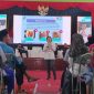 Ketua Tim Substansi Informasi dan Komunikasi Balai Besar Pengawas Obat dan Makanan (BBPOM) di Semarang, Theresiana Ari Wijayanti, memberikan edukasi kepada masyarakat Rembang, Selasa (4/8).