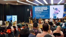 Ratusan peserta mengikuti Seminar Kebangsaan bertajuk “Nasionalisme dan Geopolitik: Urgensi dan Metode Pembelajaran untuk Gen-Z di Era Demokrasi Digital” di Auditorium FIMENA FISIP UNDIP, Rabu (5/8).