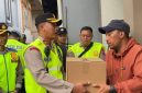 Polres Wonosobo menyalurkan bantuan sosial kepada warga terdampak kebakaran di Dusun Krajan, Desa Tieng, Kecamatan Kejajar, Kabupaten Wonosobo, Sabtu (12/9/2026).