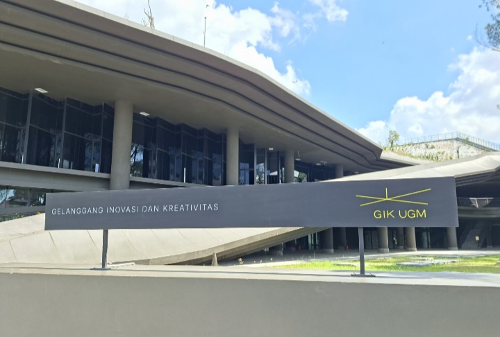 Gelanggang Inovasi dan Kreativitas (GIK) Universitas Gadjah Mada (UGM),  
salah satu proyek konstruksi di Yogyakarta yang didukung oleh Solusi Bangun Indonesia.