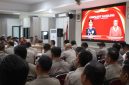 Anggota Polres Demak mengikuti Pelatihan Handling Complaint di Aula Wicaksana Laghawa Polres Demak, Selasa (15/9/2026).