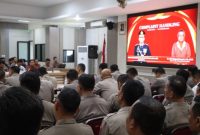 Anggota Polres Demak mengikuti Pelatihan Handling Complaint di Aula Wicaksana Laghawa Polres Demak, Selasa (15/9/2026).