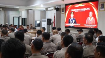 Anggota Polres Demak mengikuti Pelatihan Handling Complaint di Aula Wicaksana Laghawa Polres Demak, Selasa (15/9/2026).