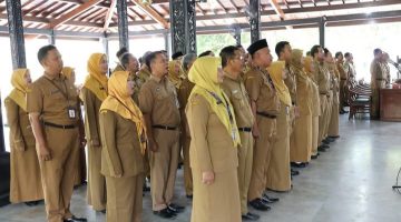 Sebanyak 39 guru di Kabupaten Demak resmi menerima Surat Keputusan (SK) penugasan sebagai kepala sekolah. Penyerahan SK tersebut dilaksanakan di Pendopo Satya Bhakti Praja, Senin (14/9/26).