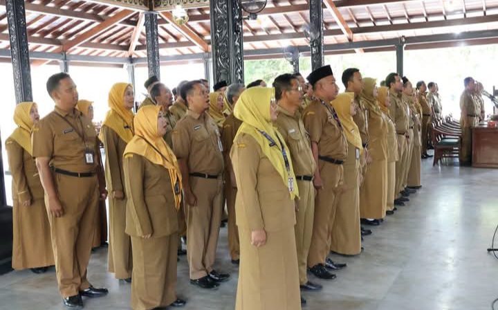 Sebanyak 39 guru di Kabupaten Demak resmi menerima Surat Keputusan (SK) penugasan sebagai kepala sekolah. Penyerahan SK tersebut dilaksanakan di Pendopo Satya Bhakti Praja, Senin (14/9/26).