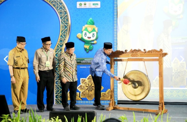 Direktur Jenderal Bimas Islam Kemenag RI, Abu Rokhmad membuka Gelaran Musabaqah Tilawatil Qur’an (MTQ) Nasional XXXI tahun 2026 di Semarang, Jawa Tengah.