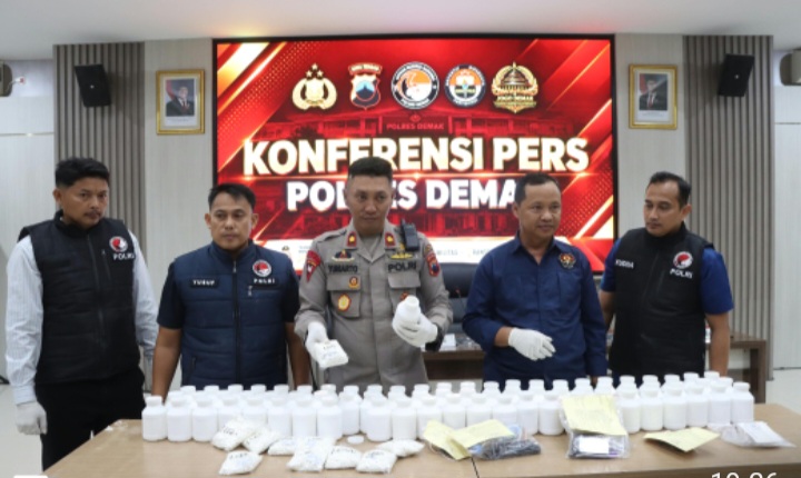 Konferensi pers Kasus Penyalahgunaan Narkotika di Aula Wicaksana Laghawa Polres Demak, Jum'at (18/9/2026).