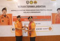 Serah terima jabatan Kepala Kantor Pencarian dan Pertolongan Semarang
dari Budiono kepada Kamal Riswandi, Senin (21/9/2026). 