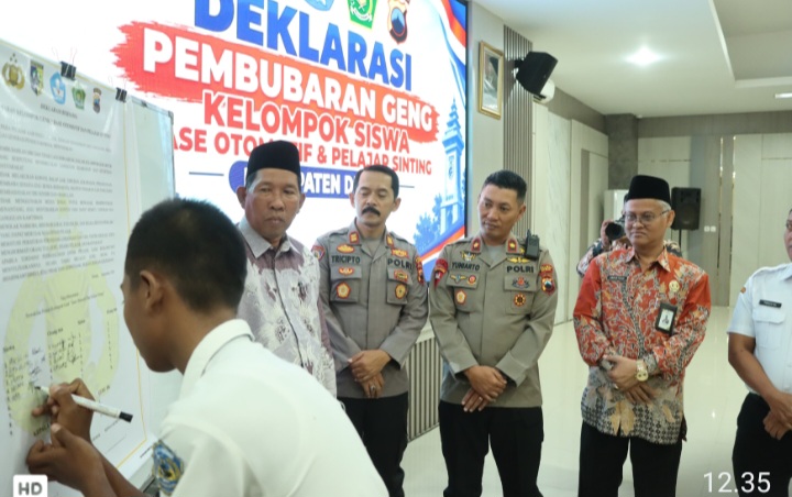 Sejumlah pelajar di Kabupaten Demak mendeklarasikan pembubaran geng “Base Otomotif dan Pelajar Sinting”, Rabu (23/9/2026) pagi. 