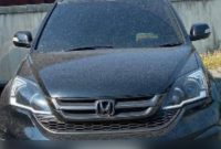 Mobil Honda CR-V yang digunakan DB. Dari kendaraan tersebut, petugas menemukan satu bungkus plastik klip berisi kristal diduga sabu dengan berat sekitar 4,23 gram secara bruto, pipa kaca, potongan sedotan, korek api, telepon seluler, dan peralatan lain. 