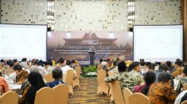 Kepala OJK Provinsi Jawa Tengah dan DIY, Hidayat Prabowo memberikan sambutan di acara Forum Pemegang Saham Pengendali (PSP) BPR/BPRS Se-Jawa Tengah dan DIY Tahun 2026 yang diselenggarakan OJK Provinsi Jawa Tengah dan DIY di Yogyakarta, Rabu (23/9).