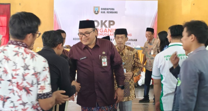 Wakil Bupati Rembang, Mochamad Hanies Cholil Barro’ saat membuka Sosialisasi Kepemimpinan, Kepeloporan dan Kesukarelawanan Pemuda Kabupaten Rembang Tahun 2026 di Gedung KPRI Rembang, Kamis (24/9/2026).