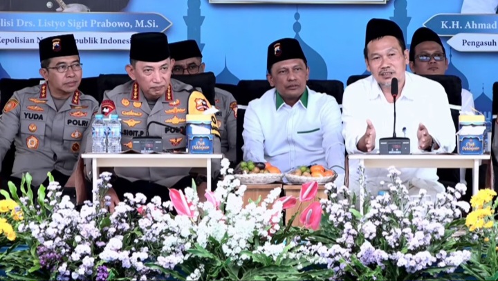 Kapolri Jenderal Polisi Listyo Sigit Prabowo, menghadiri Ngaji Kebangsaan bersama KH Ahmad Bahauddin Nursalim atau Gus Baha di Pondok Pesantren Tahfidzul Qur’an LP3IA, Rembang, Jawa Tengah, Sabtu (26/9/2026). 