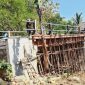 Jembatan Kaliombo, Kecamatan Sulang sedang diperbaiki Pemerintah Kabupaten Rembang.
