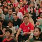 Gubernur Jawa Tengah, Ahmad Luthfi (tengah), nobar laga timnas Indonesia melawan Bangladesh bersama masyarakat di halaman Kantor Gubernur Jawa Tengah, Kamis (1/10/2026) malam.